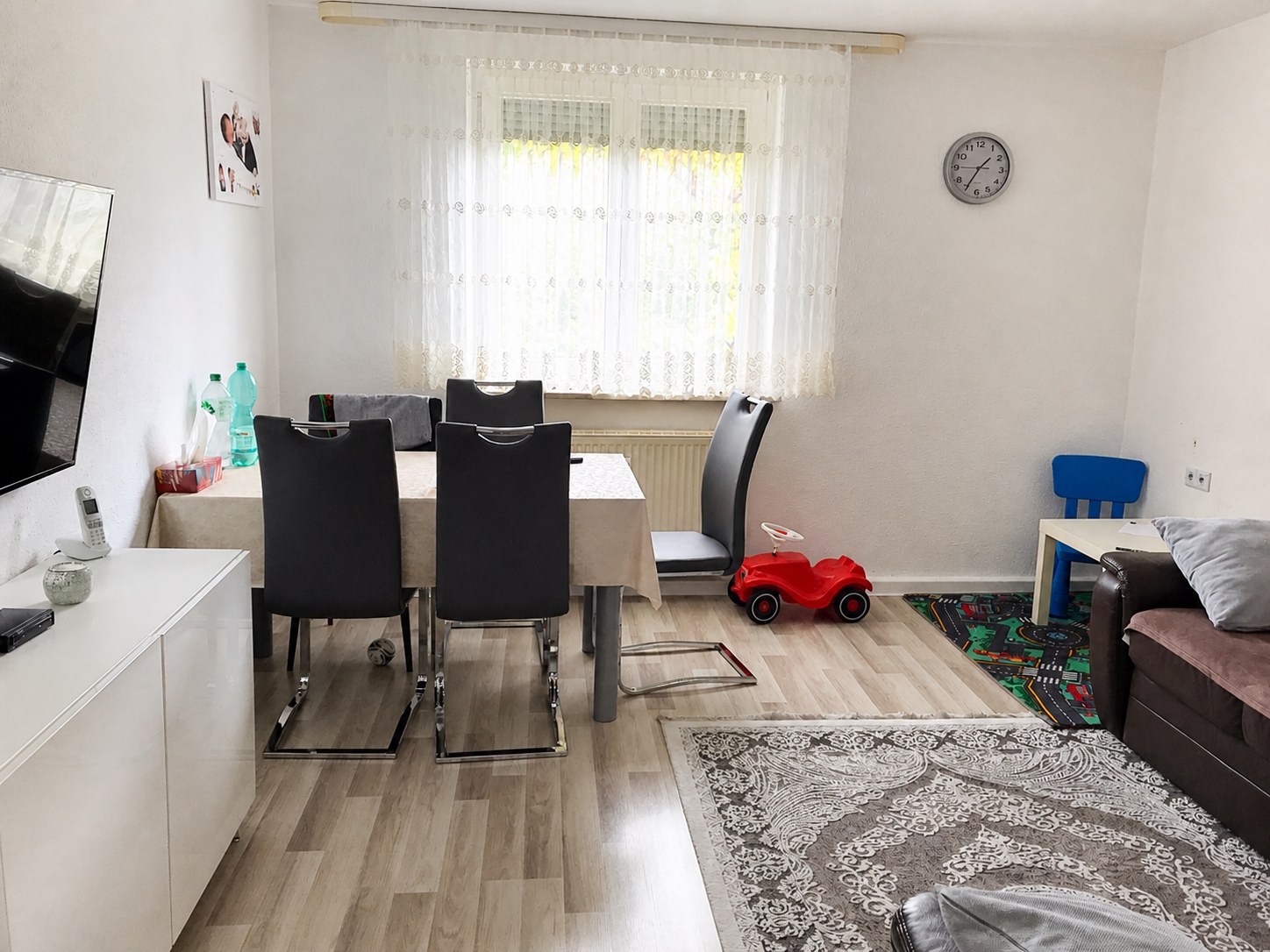 Wohn- und Essbereich der Wohnung